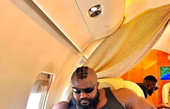 Meet Atobiloye Kelvin, Kizz Daniel’s Body Guard And Bouncer